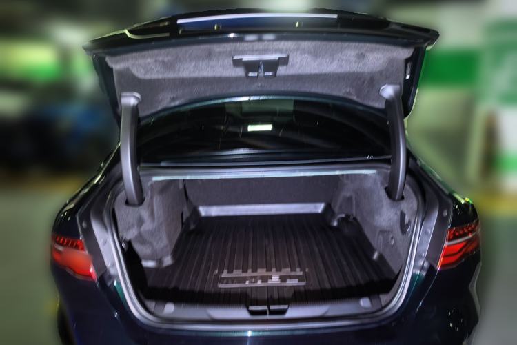 Used Jaguar XEL 2025 2.0T 250 PS R-DYNAMIC 90th Anniversary Edition Trunk