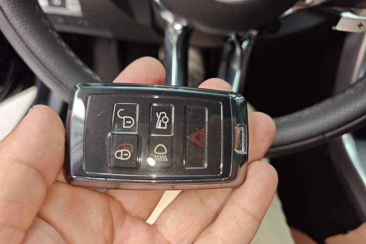 Used Jaguar XEL 2025 2.0T 250 PS R-DYNAMIC 90th Anniversary Edition Vehicle Key