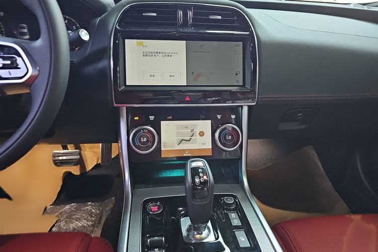 Used Jaguar XEL 2025 2.0T 250 PS R-DYNAMIC 90th Anniversary Edition Audio And AC Panel
