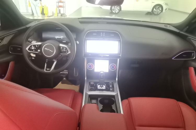 Used Jaguar XEL 2025 2.0T 250 PS R-DYNAMIC 90th Anniversary Edition Center Console