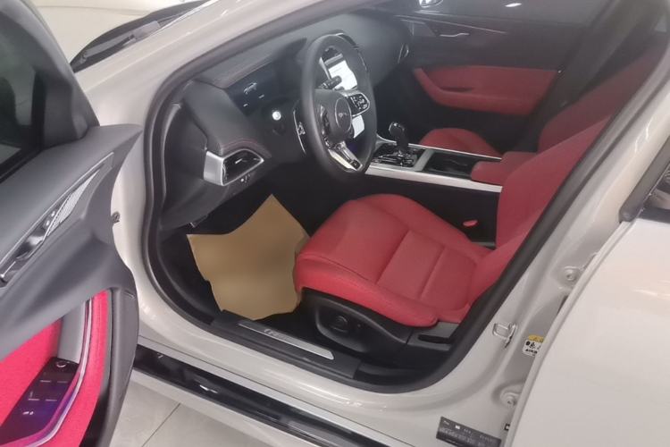 Used Jaguar XEL 2025 2.0T 250 PS R-DYNAMIC 90th Anniversary Edition Driver Seat