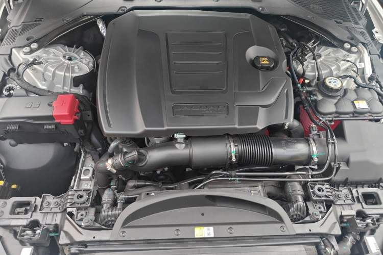 Used Jaguar XEL 2025 2.0T 250 PS R-DYNAMIC 90th Anniversary Edition Engine Bay