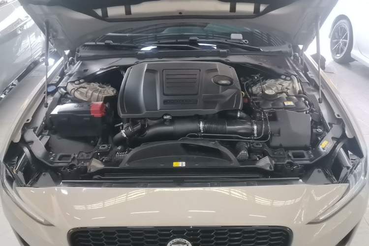 Used Jaguar XEL 2025 2.0T 250 PS R-DYNAMIC 90th Anniversary Edition Engine Bay