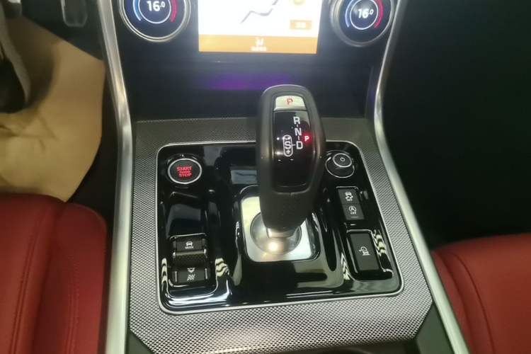 Used Jaguar XEL 2025 2.0T 250 PS R-DYNAMIC 90th Anniversary Edition Gear Lever
