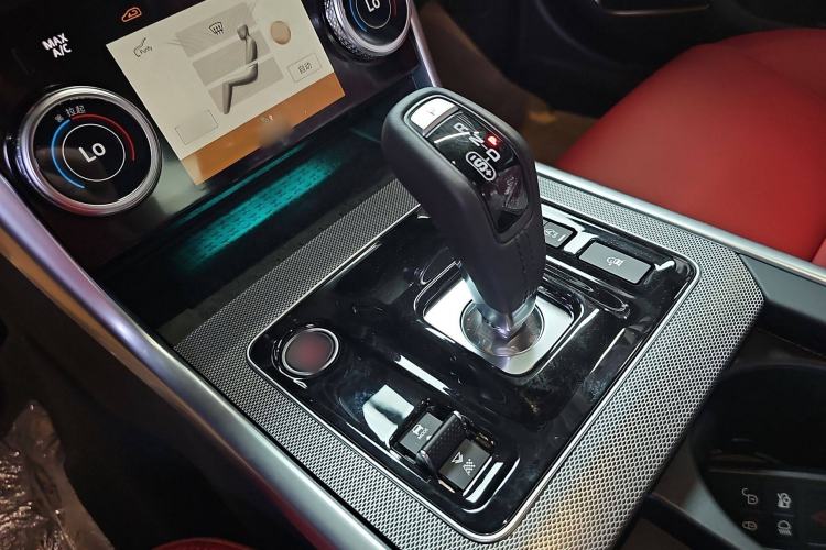 Used Jaguar XEL 2025 2.0T 250 PS R-DYNAMIC 90th Anniversary Edition Gear Lever