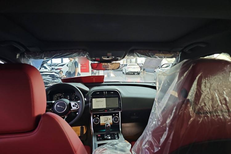 Used Jaguar XEL 2025 2.0T 250 PS R-DYNAMIC 90th Anniversary Edition Headliner