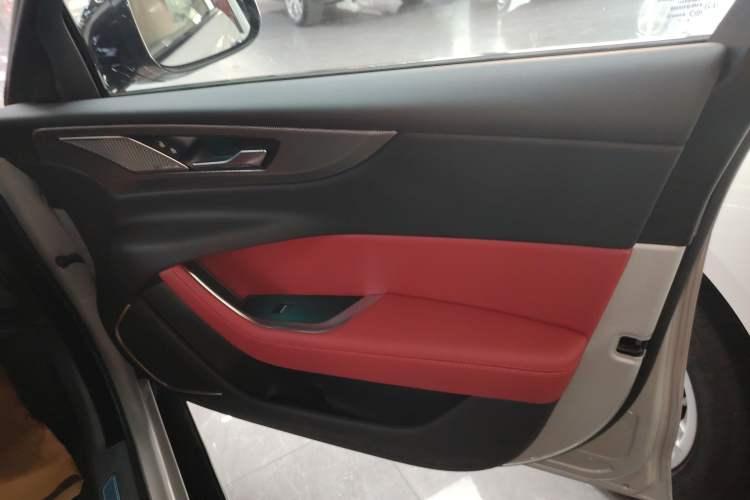 Used Jaguar XEL 2025 2.0T 250 PS R-DYNAMIC 90th Anniversary Edition Interior 2