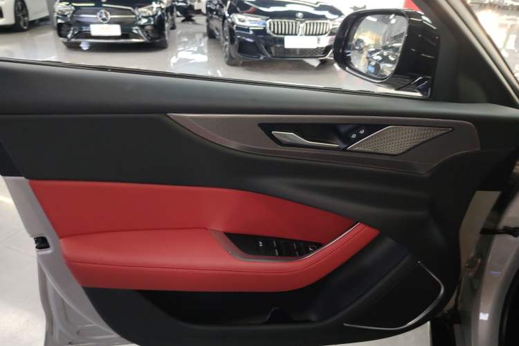 Used Jaguar XEL 2025 2.0T 250 PS R-DYNAMIC 90th Anniversary Edition Interior 4