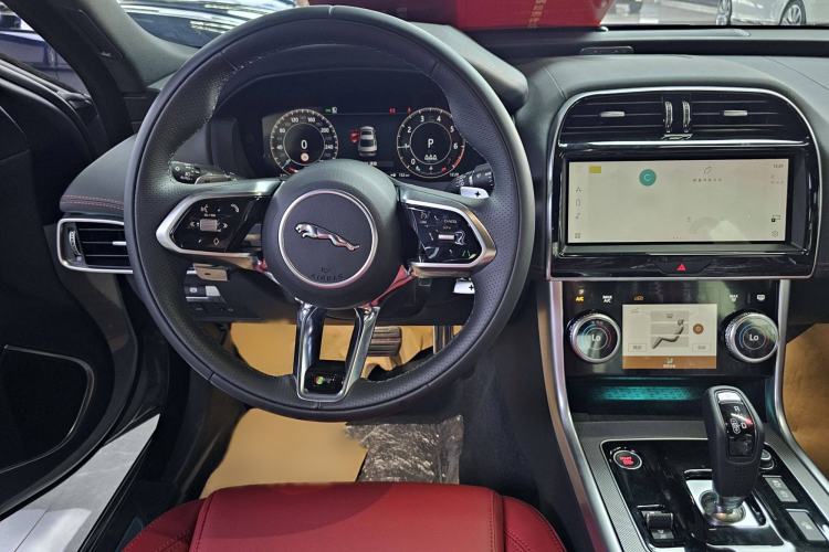 Used Jaguar XEL 2025 2.0T 250 PS R-DYNAMIC 90th Anniversary Edition Interior 6