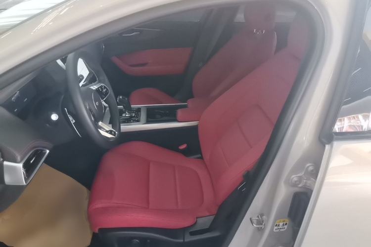Used Jaguar XEL 2025 2.0T 250 PS R-DYNAMIC 90th Anniversary Edition Left Front Seat