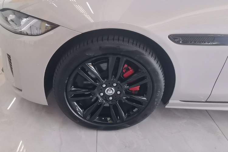 Used Jaguar XEL 2025 2.0T 250 PS R-DYNAMIC 90th Anniversary Edition Left Front Wheel Hub