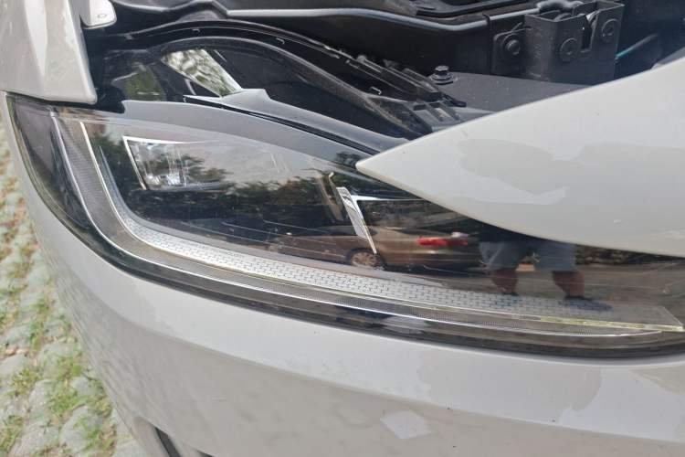 Used Jaguar XEL 2025 2.0T 250 PS R-DYNAMIC 90th Anniversary Edition Right Front Headlight