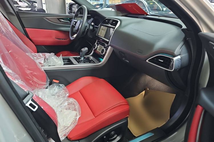Used Jaguar XEL 2025 2.0T 250 PS R-DYNAMIC 90th Anniversary Edition Right Front Seat