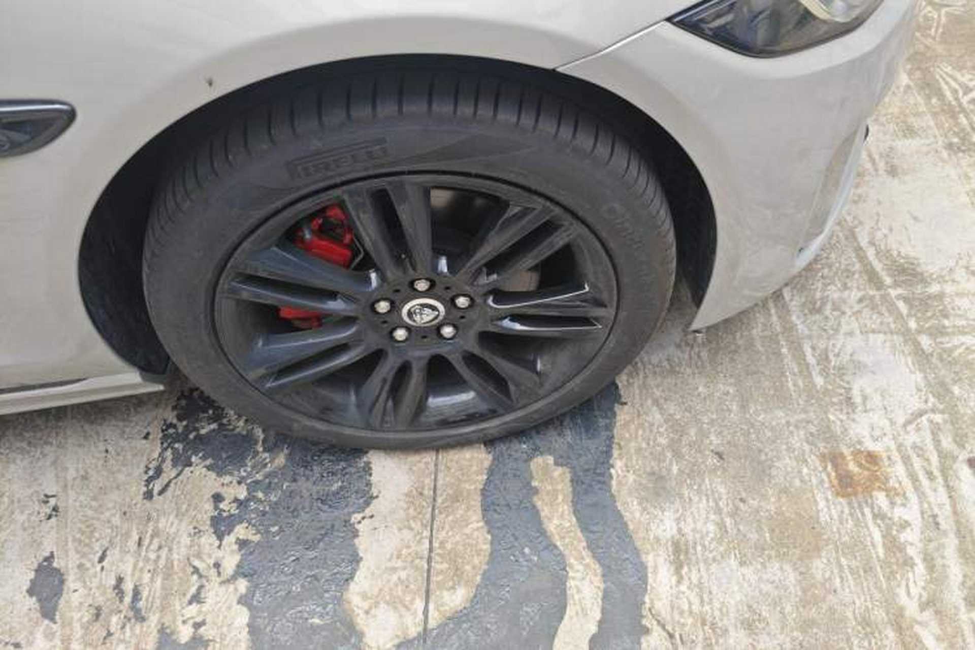 Used Jaguar XEL 2025 2.0T 250 PS R-DYNAMIC 90th Anniversary Edition Right Front Wheel Hub