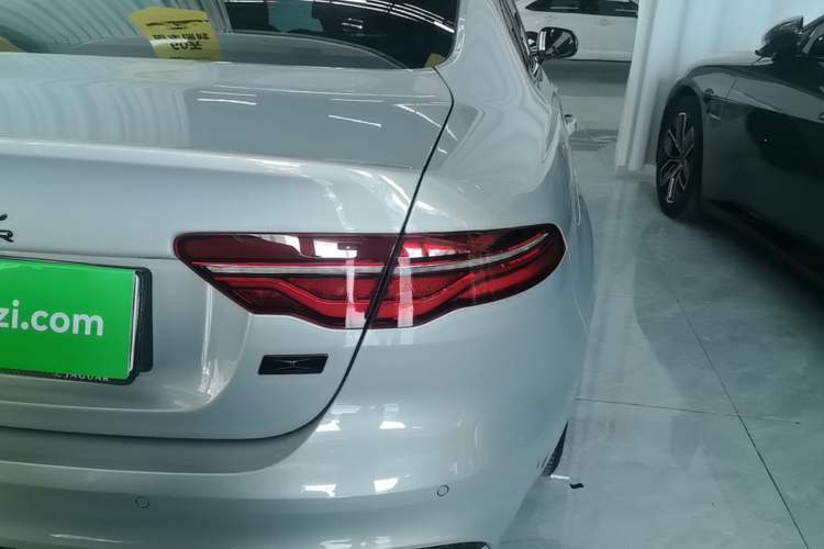 Used Jaguar XEL 2025 2.0T 250 PS R-DYNAMIC 90th Anniversary Edition Right Rear Taillight