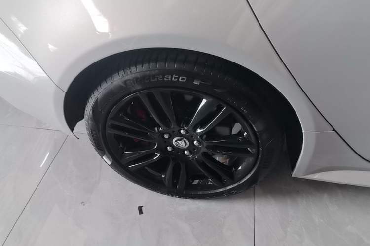 Used Jaguar XEL 2025 2.0T 250 PS R-DYNAMIC 90th Anniversary Edition Right Rear Wheel Hub