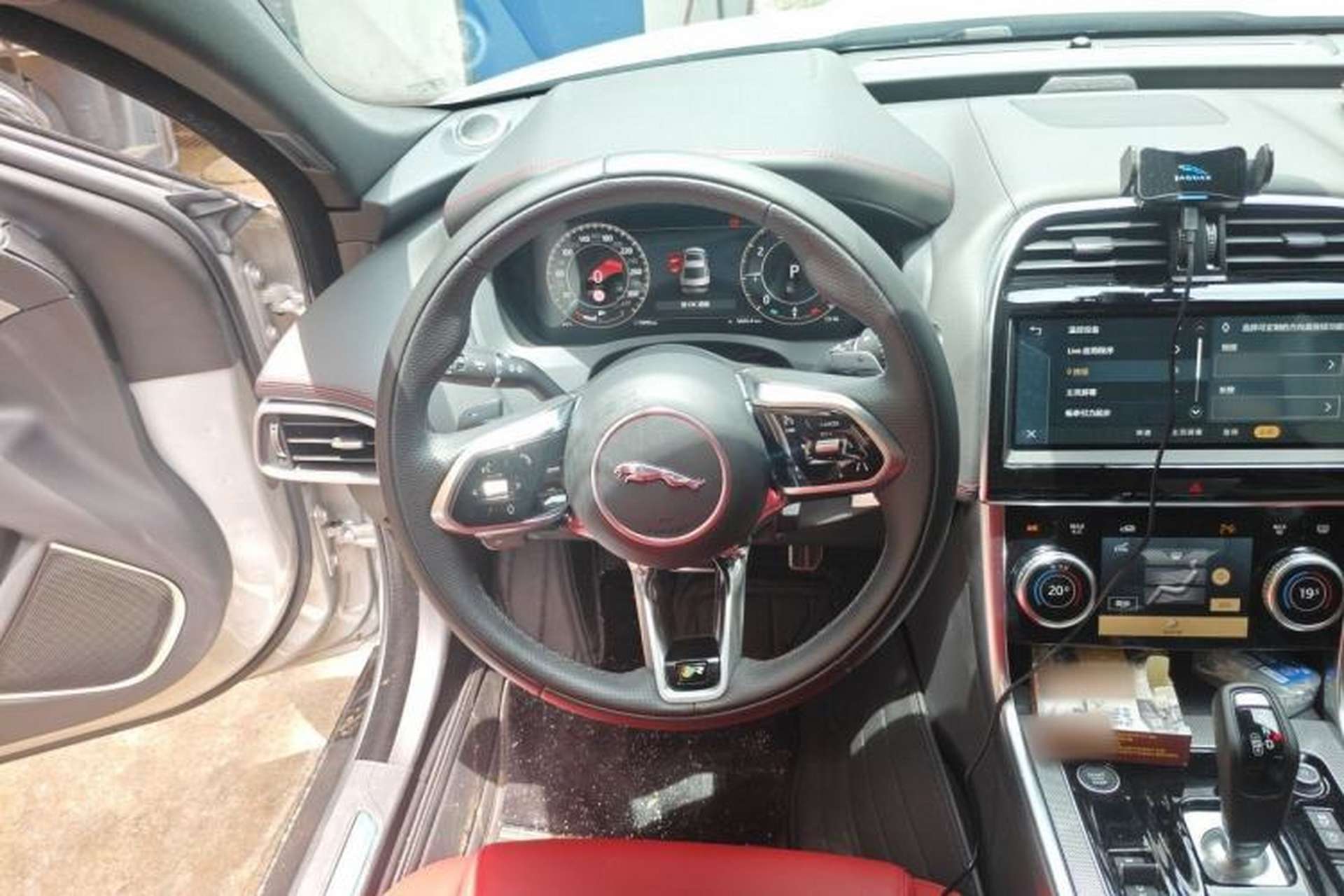 Used Jaguar XEL 2025 2.0T 250 PS R-DYNAMIC 90th Anniversary Edition Steering Wheel