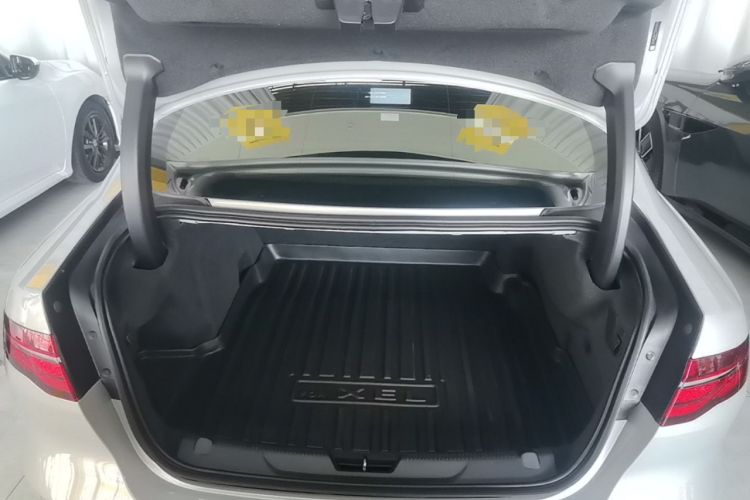 Used Jaguar XEL 2025 2.0T 250 PS R-DYNAMIC 90th Anniversary Edition Trunk