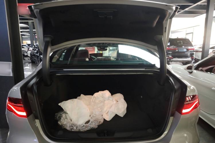 Used Jaguar XEL 2025 2.0T 250 PS R-DYNAMIC 90th Anniversary Edition Trunk