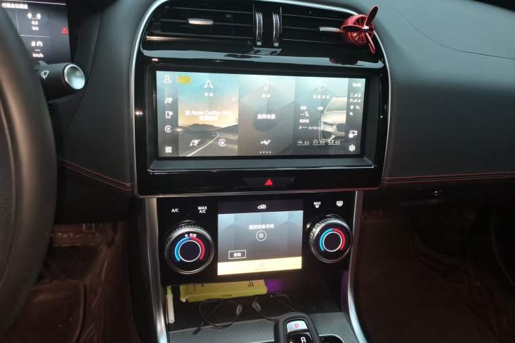 Used Jaguar XEL 2025 2.0T 250 PS R-DYNAMIC 90th Anniversary Edition Audio And AC Panel