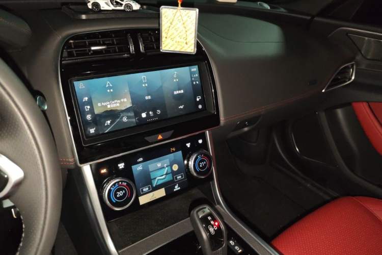 Used Jaguar XEL 2025 2.0T 250 PS R-DYNAMIC 90th Anniversary Edition Audio And AC Panel