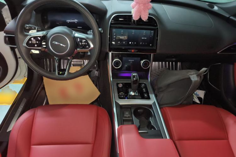 Used Jaguar XEL 2025 2.0T 250 PS R-DYNAMIC 90th Anniversary Edition Center Console