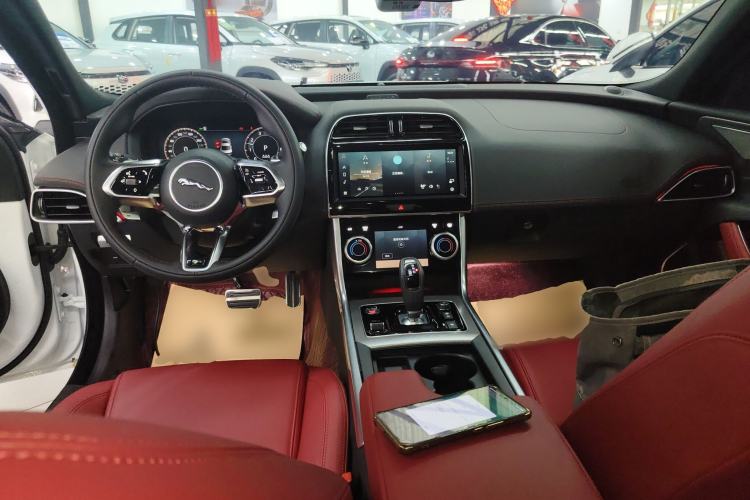 Used Jaguar XEL 2025 2.0T 250 PS R-DYNAMIC 90th Anniversary Edition Center Console