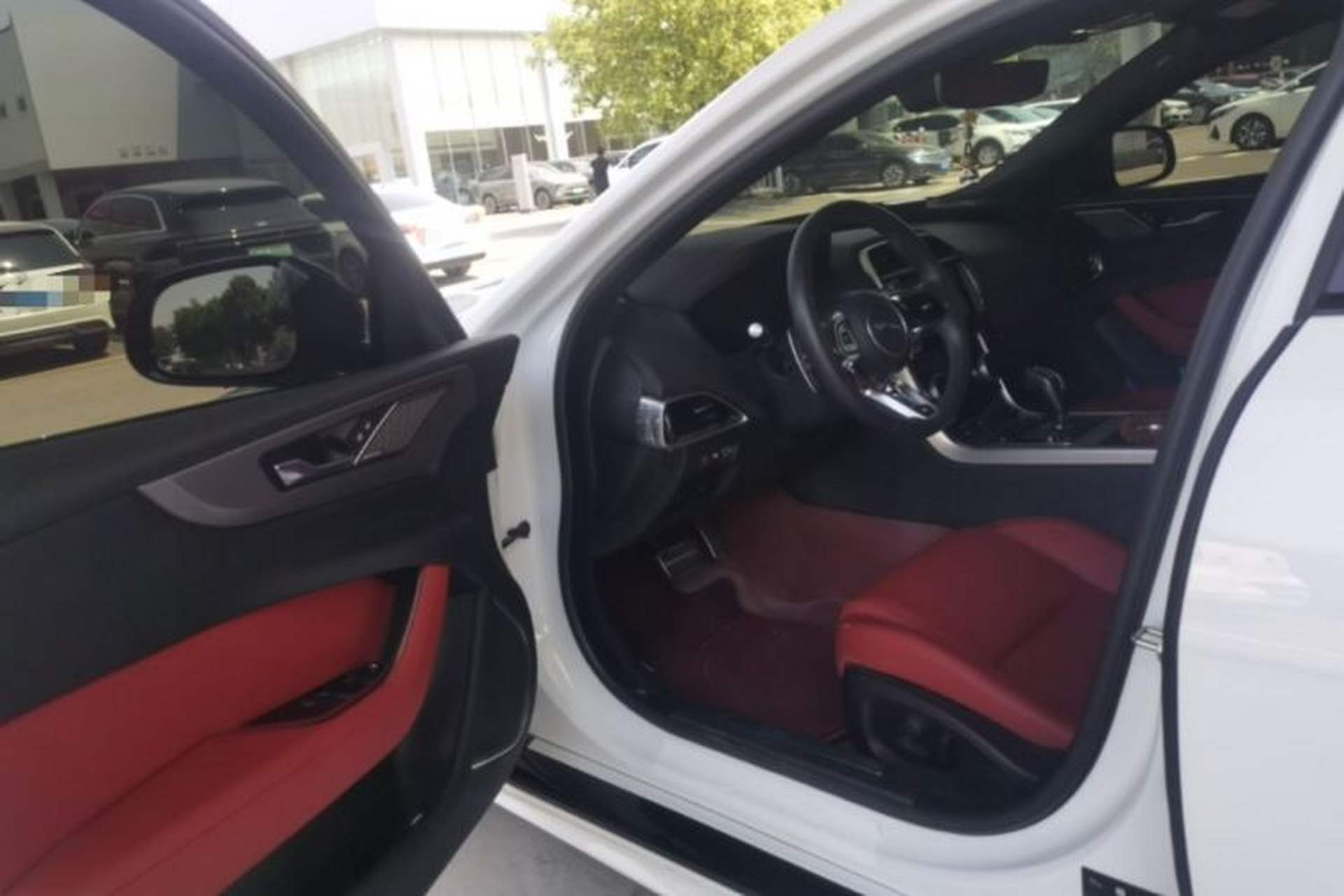 Used Jaguar XEL 2025 2.0T 250 PS R-DYNAMIC 90th Anniversary Edition Driver Seat