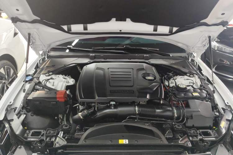 Used Jaguar XEL 2025 2.0T 250 PS R-DYNAMIC 90th Anniversary Edition Engine Bay