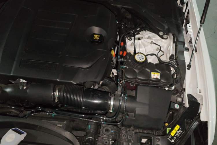 Used Jaguar XEL 2025 2.0T 250 PS R-DYNAMIC 90th Anniversary Edition Engine Bay Left