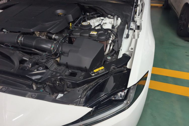 Used Jaguar XEL 2025 2.0T 250 PS R-DYNAMIC 90th Anniversary Edition Engine Bay Left