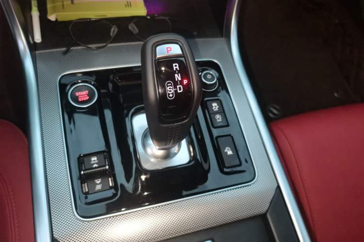 Used Jaguar XEL 2025 2.0T 250 PS R-DYNAMIC 90th Anniversary Edition Gear Lever