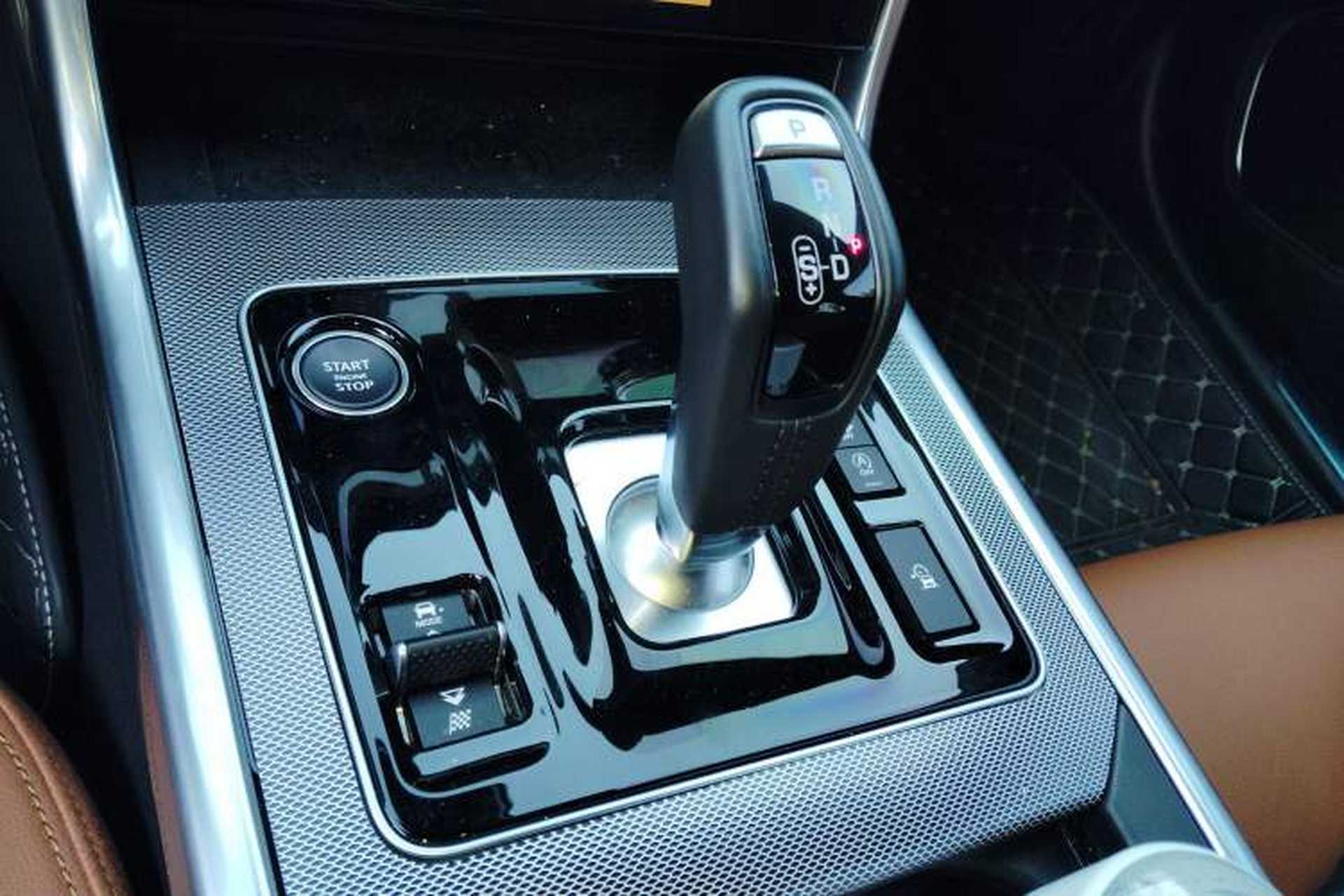 Used Jaguar XEL 2025 2.0T 250 PS R-DYNAMIC 90th Anniversary Edition Gear Lever
