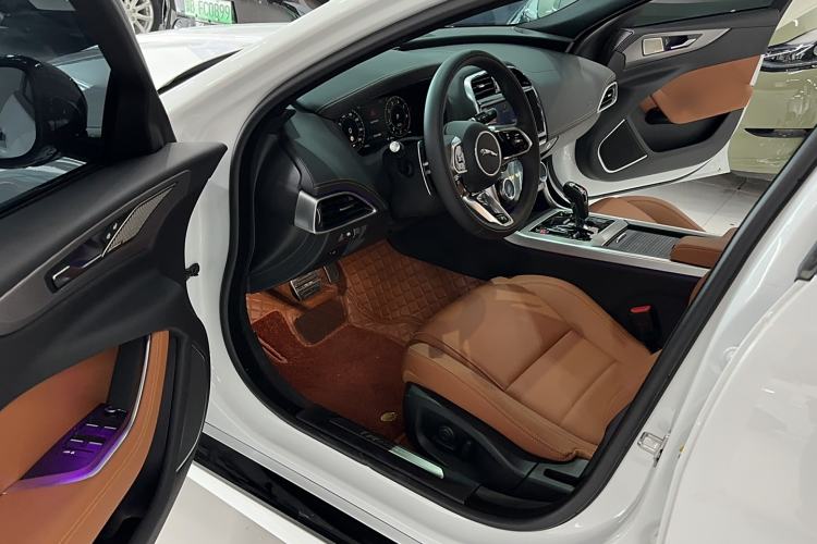 Used Jaguar XEL 2025 2.0T 250 PS R-DYNAMIC 90th Anniversary Edition Interior 2
