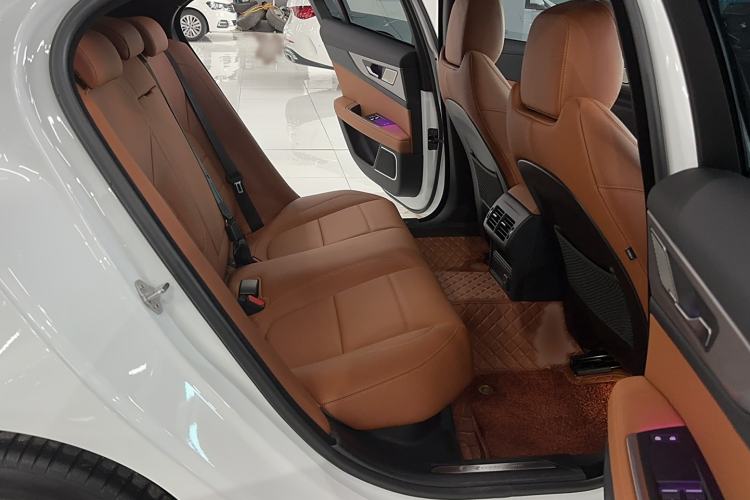 Used Jaguar XEL 2025 2.0T 250 PS R-DYNAMIC 90th Anniversary Edition Interior 4