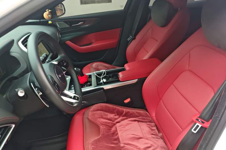Used Jaguar XEL 2025 2.0T 250 PS R-DYNAMIC 90th Anniversary Edition Left Front Seat
