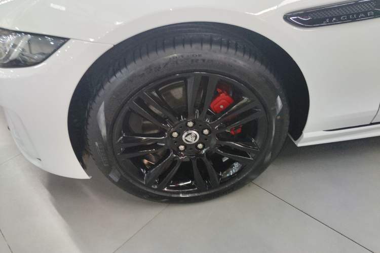 Used Jaguar XEL 2025 2.0T 250 PS R-DYNAMIC 90th Anniversary Edition Left Front Wheel Hub