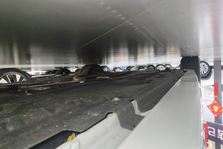 Used Jaguar XEL 2025 2.0T 250 PS R-DYNAMIC 90th Anniversary Edition Left Side Sill