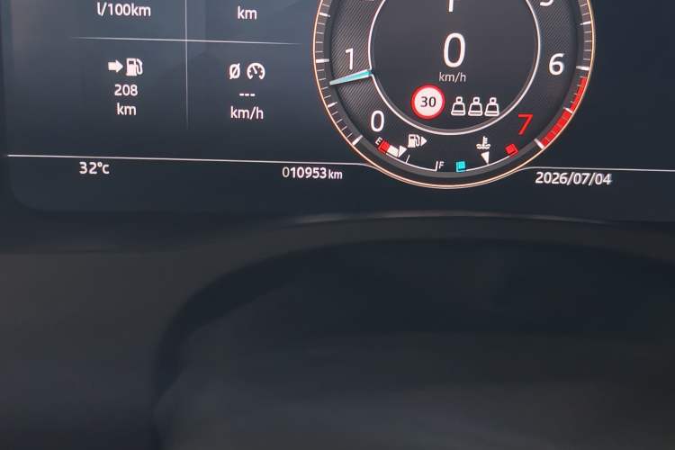 Used Jaguar XEL 2025 2.0T 250 PS R-DYNAMIC 90th Anniversary Edition Odometer Close Up