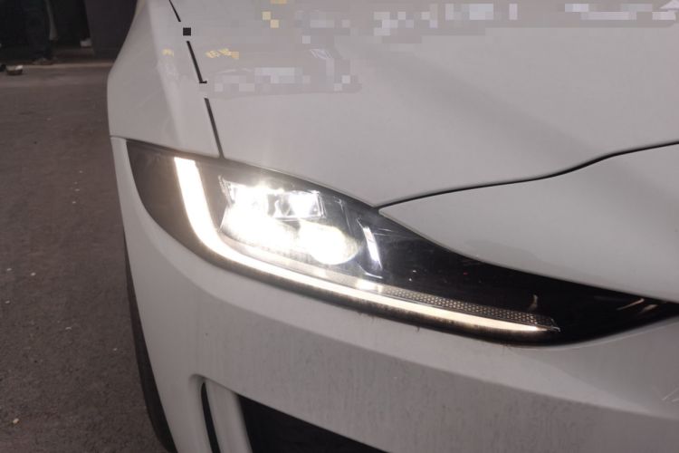Used Jaguar XEL 2025 2.0T 250 PS R-DYNAMIC 90th Anniversary Edition Right Front Headlight