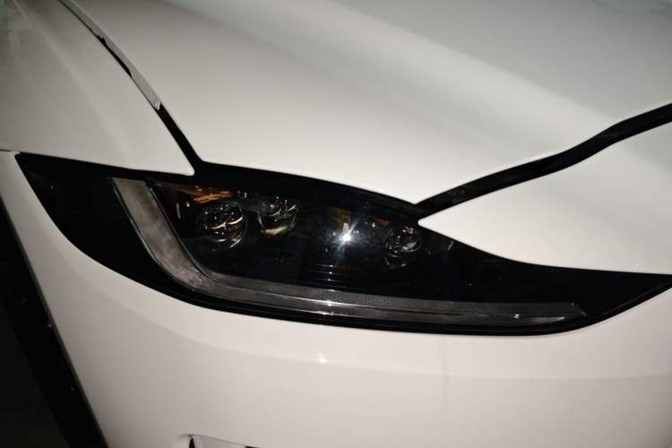 Used Jaguar XEL 2025 2.0T 250 PS R-DYNAMIC 90th Anniversary Edition Right Front Headlight