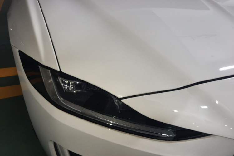 Used Jaguar XEL 2025 2.0T 250 PS R-DYNAMIC 90th Anniversary Edition Right Front Headlight