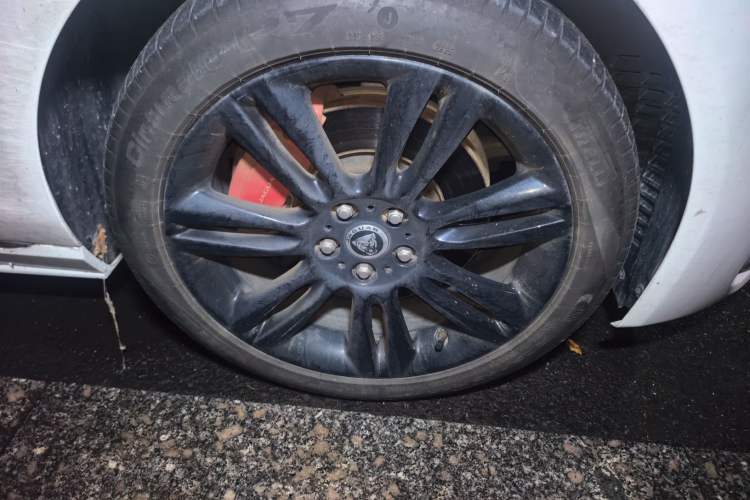 Used Jaguar XEL 2025 2.0T 250 PS R-DYNAMIC 90th Anniversary Edition Right Front Wheel Hub