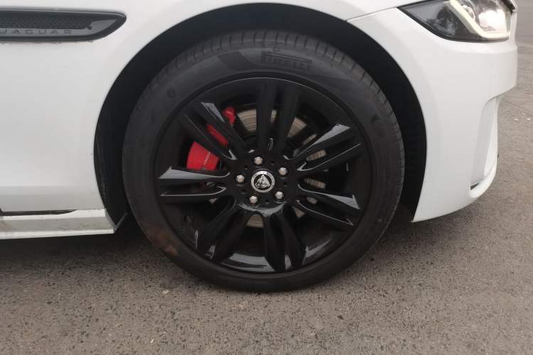 Used Jaguar XEL 2025 2.0T 250 PS R-DYNAMIC 90th Anniversary Edition Right Front Wheel Hub