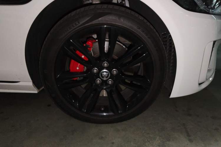 Used Jaguar XEL 2025 2.0T 250 PS R-DYNAMIC 90th Anniversary Edition Right Front Wheel Hub