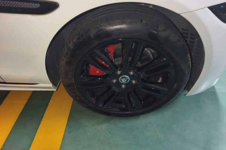 Used Jaguar XEL 2025 2.0T 250 PS R-DYNAMIC 90th Anniversary Edition Right Front Wheel Hub