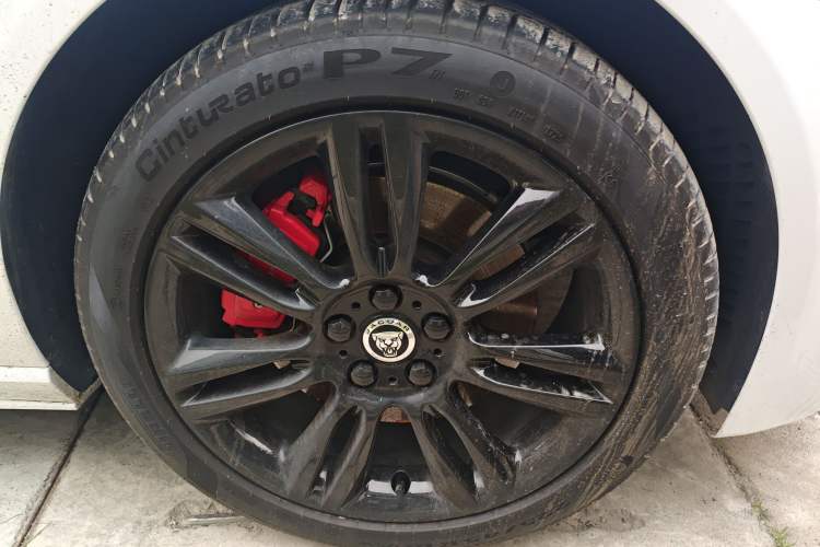 Used Jaguar XEL 2025 2.0T 250 PS R-DYNAMIC 90th Anniversary Edition Right Front Wheel Hub