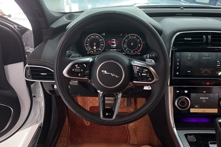 Used Jaguar XEL 2025 2.0T 250 PS R-DYNAMIC 90th Anniversary Edition Steering Wheel