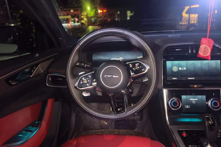 Used Jaguar XEL 2025 2.0T 250 PS R-DYNAMIC 90th Anniversary Edition Steering Wheel