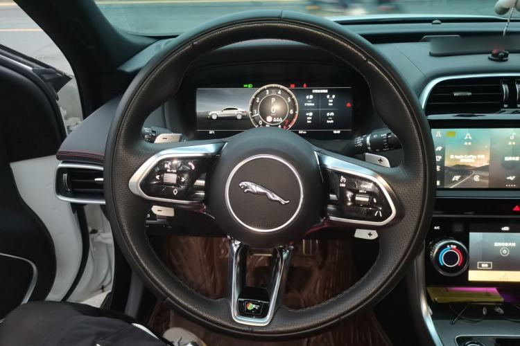 Used Jaguar XEL 2025 2.0T 250 PS R-DYNAMIC 90th Anniversary Edition Steering Wheel